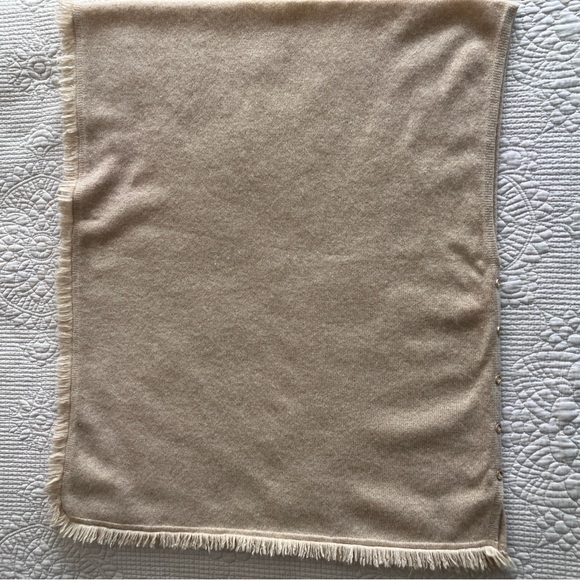 Lily Pulitzer beige cashmere/gold metallic wrap with fringe & buttons - Picture 10 of 16